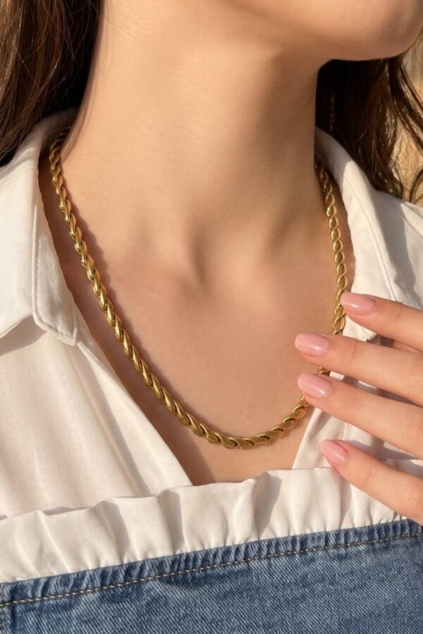 Classic Golden Twist